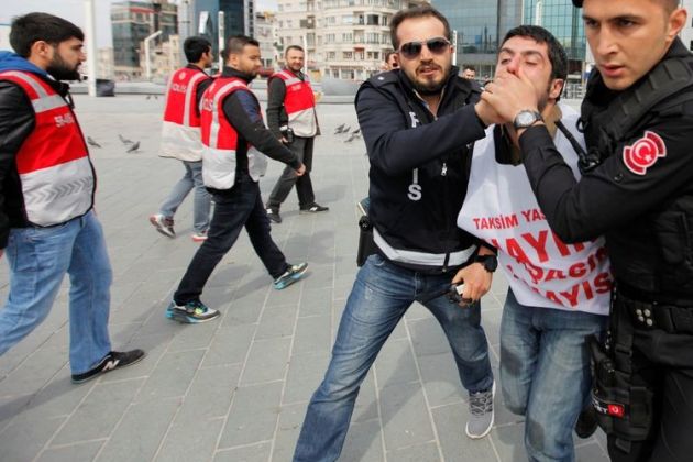 policija-turcija-protest-aretacija_re_01.05.17.jpg