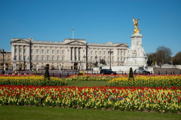 Buckinghamska palača bo gorela ... Tako ali drugače?
