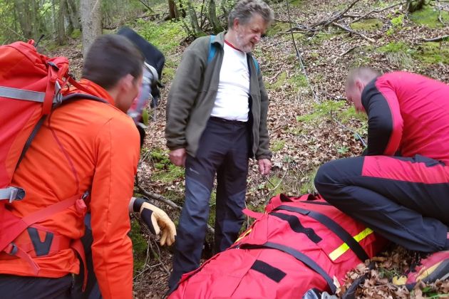 Reševalci GRZS med reševalno akcijo (2).jpg