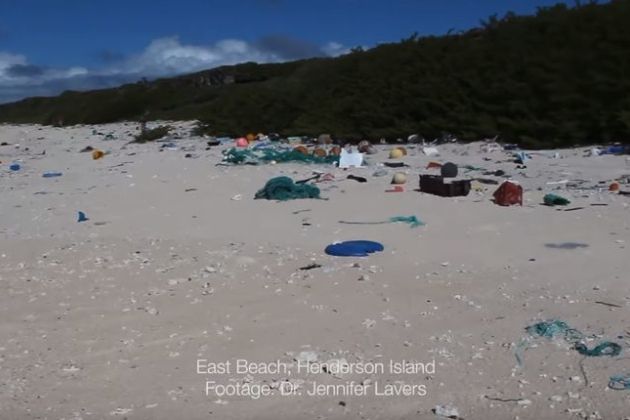 odpadki-henderson-otok-plastika_yt.jpg