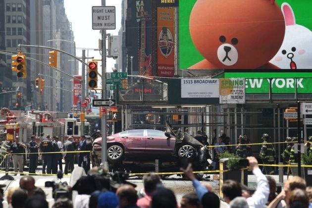 new-york-times-square-avto-nesreca_profimedia.jpg
