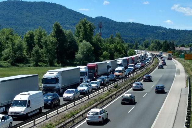 zastoj vrhnika, primorska avtocesta.jpg
