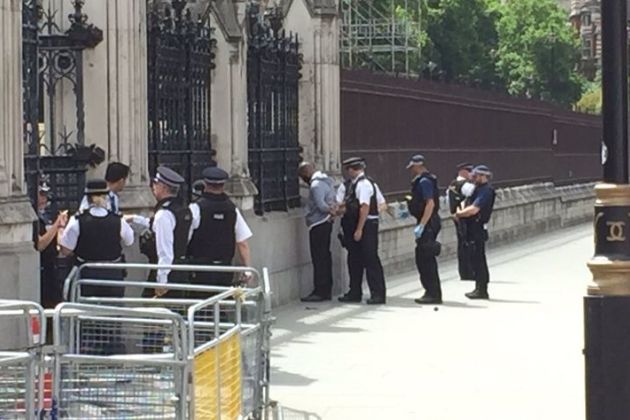 london-parlament-policija_profimedia_17.06.17.jpg