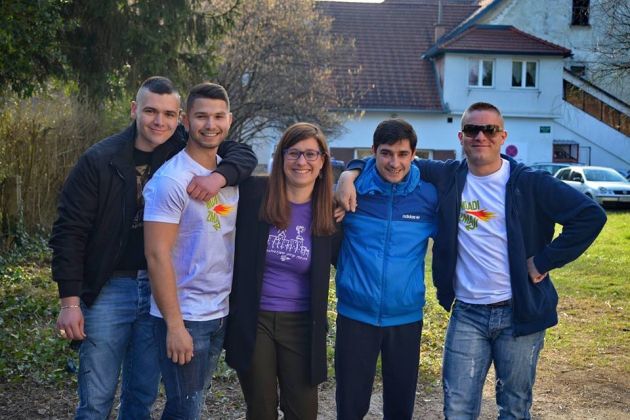 mladi zmaji pred otvoritvijo, cakić prvi z leve.jpg