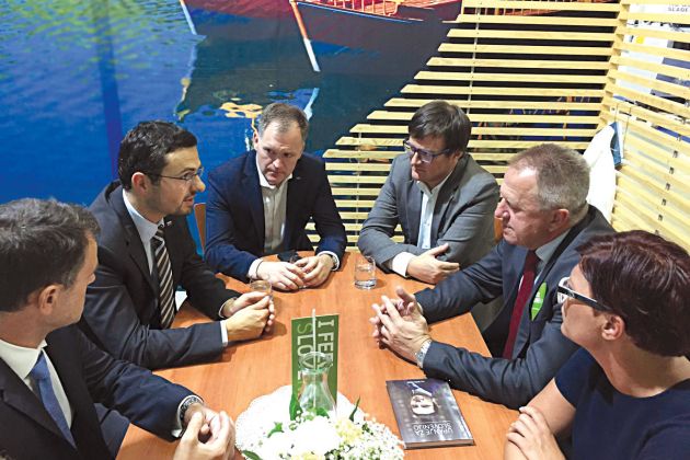 NSI POCIVAUSEK-twitter.jpg