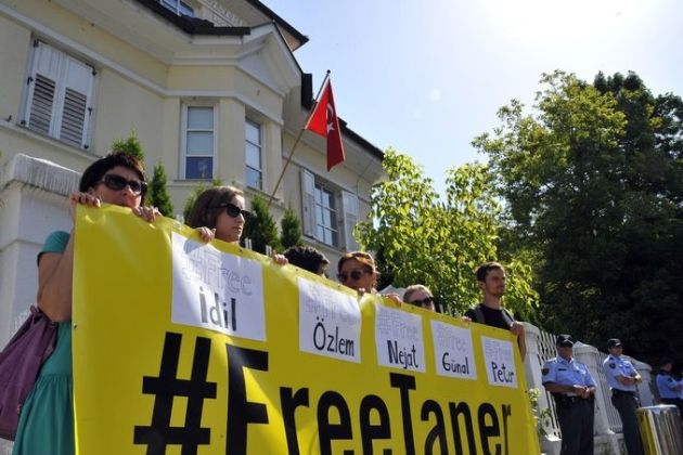 protest-turcija-veleposlanistvo-amnesty-international_bobo.jpg
