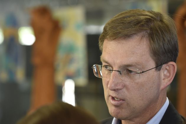 Miro Cerar pogled