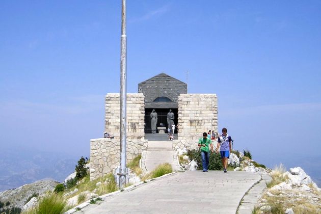 lovcen-njegos-wiki.jpg