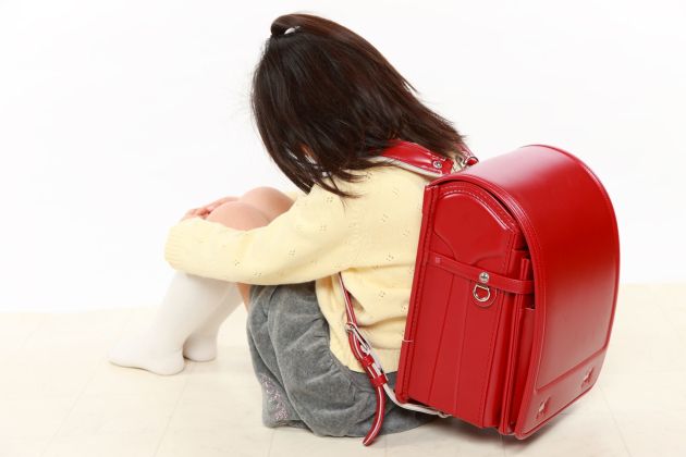 deklica otrok nadlegovanje