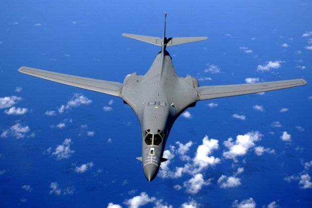 b-1b-bombnik-zda-letalo-wiki.jpg