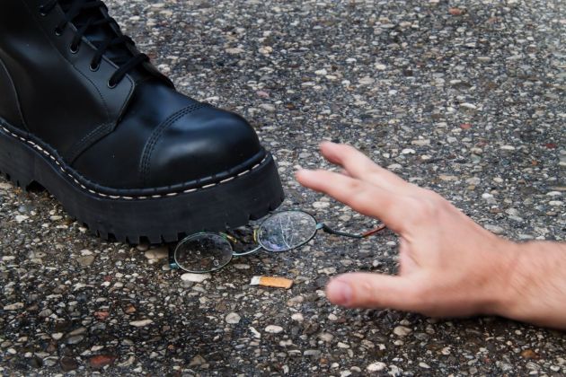 desničarski skrajneži, neonacisti, škorenj, čevelj