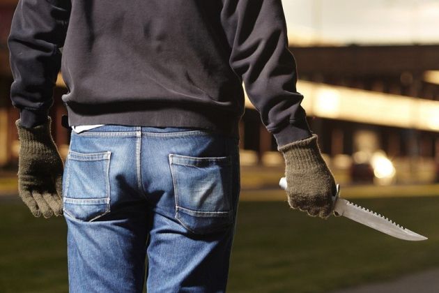 nož, napadalec