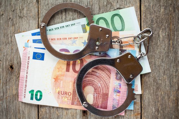 denar, banka, evri, kriminal, lisice, zapor, korupcija