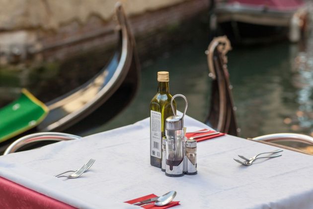benetke, hrana, restavracija, miza.jpg