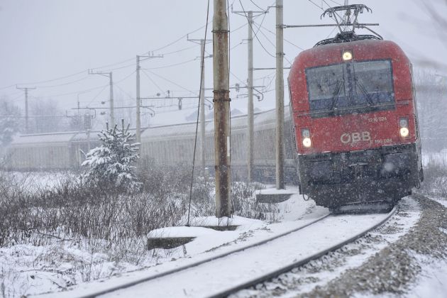 vlak-sneg-zeleznica_bobo.jpg