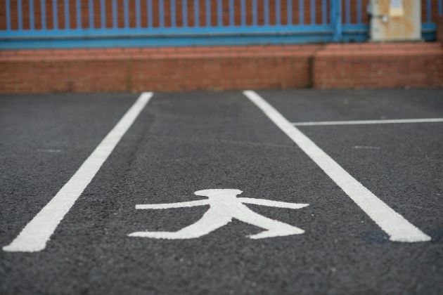 prehod, pešec, pešci, cesta, pločnik,