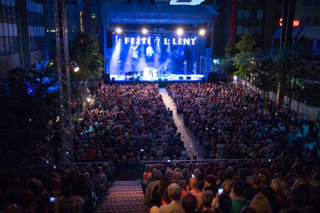 Festival Lent Trg Leona Štuklja.jpg