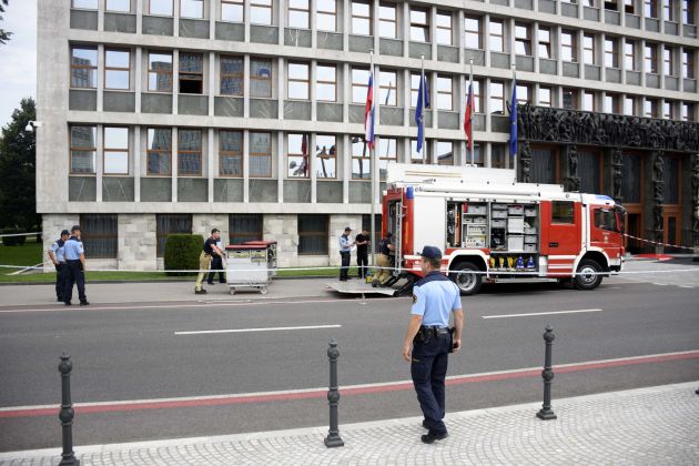 gasilci policija dz parlament bobo.jpg