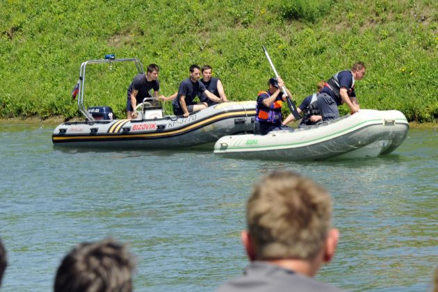 gasilci ljubljanica coln.jpg