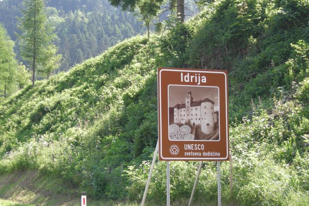 Poleti bo med vožnjo v in iz Idrije treba malo potrpeti.