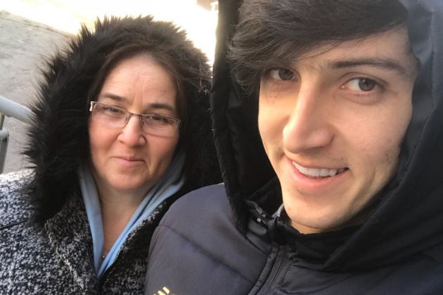 Sardar Azmoun mama insta.jpg