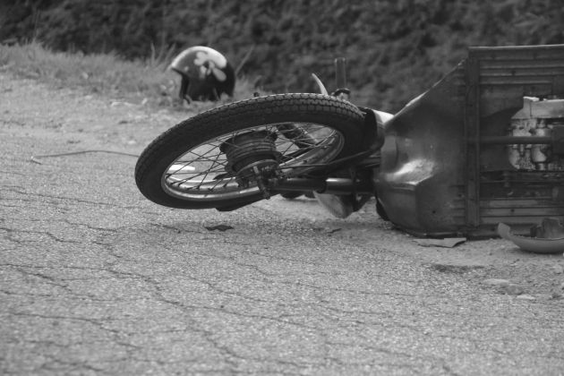 mopedist, motorist, prometna nesreča, motor, čelada