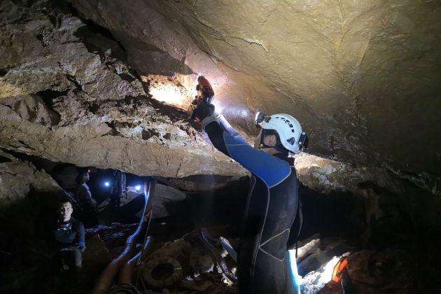 tajska, potapljači, jama.jpg