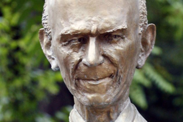 janez drnovšek, doprsni kip