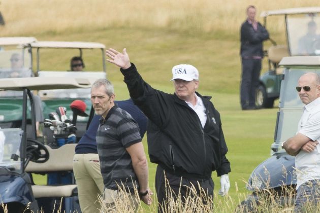 trump skotska golf protest pf.jpg