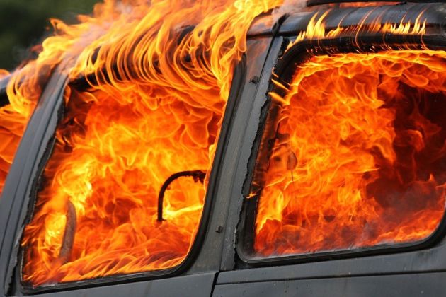 ogenj_požar_avto gori.jpg