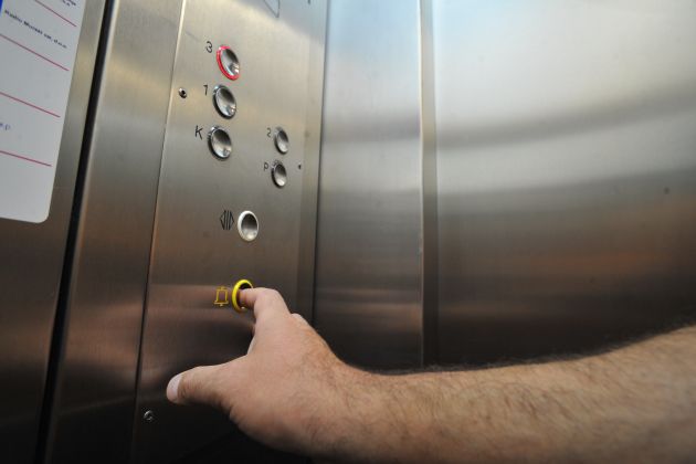 Murska Sobota, dvigalo, ujeti v dvigalu,.jpeg