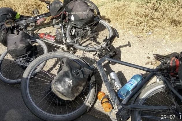 kolesarji, tadžikistan.jpg