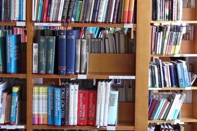 knjige, knjižna polica, knjižnica