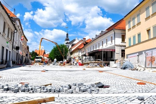 obnova pločniki, glavni trg 2.jpg