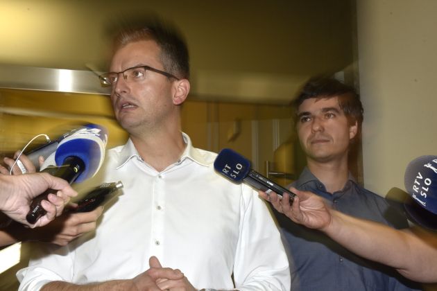 FOTO1 sarec mesec bobo.jpg