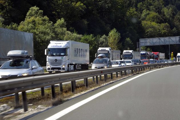 stajerska avtocesta zastoj kolona bobo.jpg