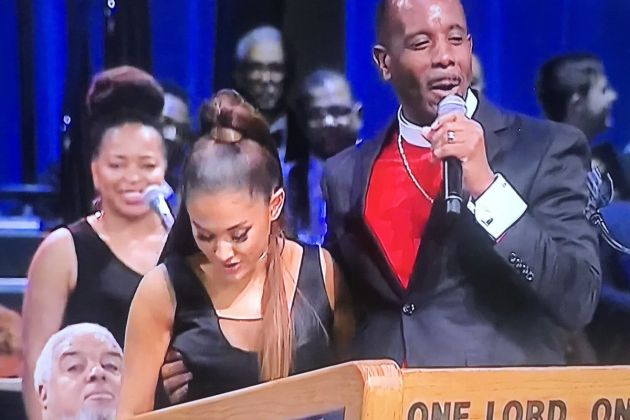 pastor ariana grande pogreb otipavanje.jpg