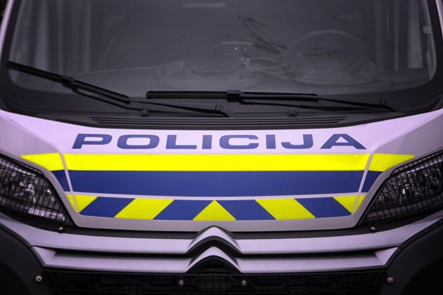 slovenska policija.jpg