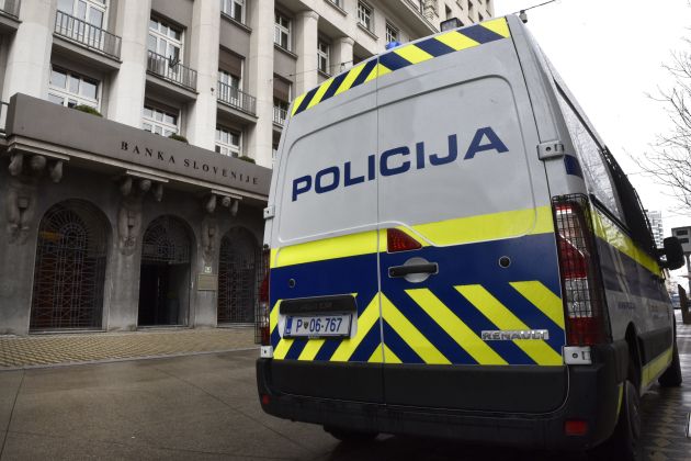 banka slovenije policija bobo1.jpg