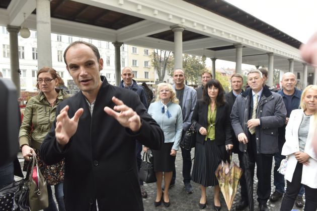 anze logar vlozitev kandidature bobo2.jpg