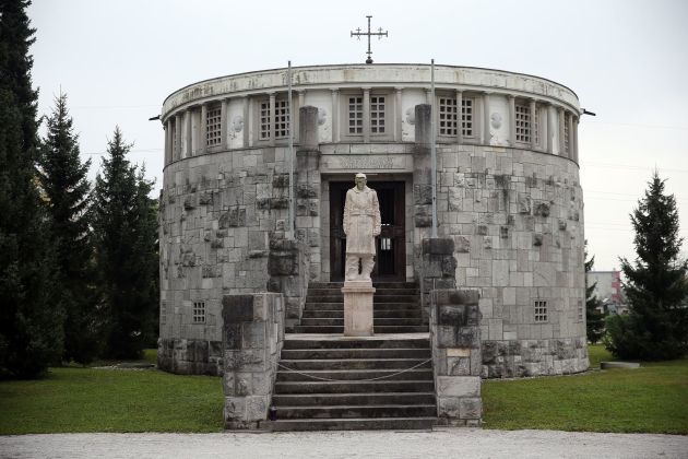 kostnica zale prva svetovna vojna pl.jpg