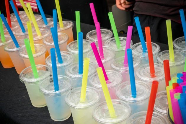 plastika, slamice.jpg