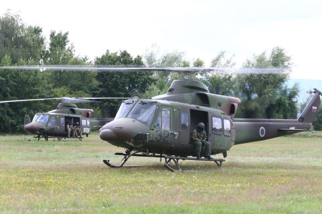 helikopter bell 412 vojska sv pl.jpg