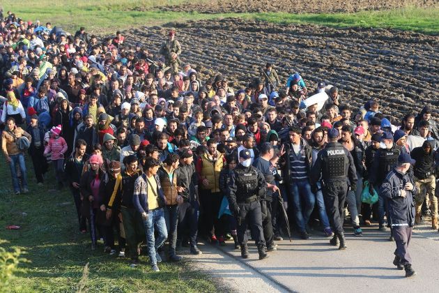 migranti mnozica pl1.jpg