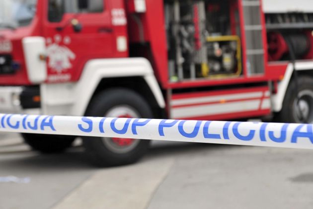 gasilci, slovenska policija, policijski trak, intervencija.jpg