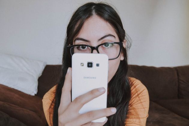 gledanje telefon.jpeg