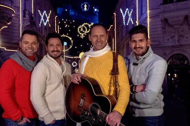 Praznični Čuki.jpg