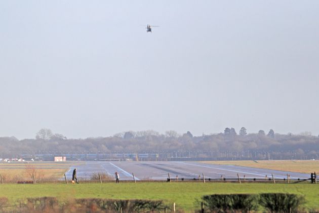 gatwick-dron-helikopter.jpg