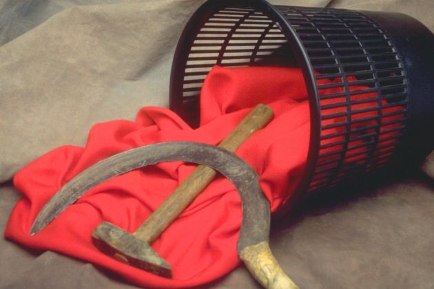 komunizem srp kladivo bobo.jpg