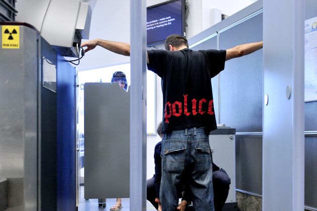 varnostnik, letališče, pregled.jpg